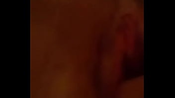 Infila le dita e gode