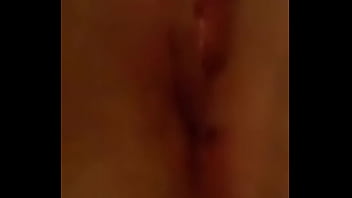 Infila le dita e gode