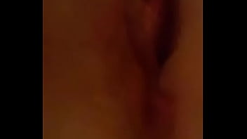 Infila le dita e gode