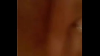 Infila le dita e gode