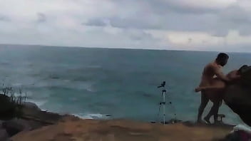 Curtindo uma praia peladona