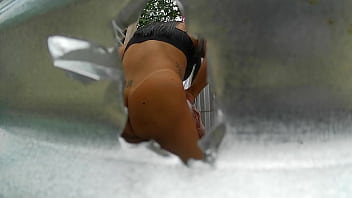 Mujer Grabada En Cabina Al Aire Libre Al Aire Libre thumbnail