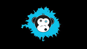 Asian babe makes herself cum