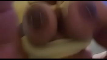 Mami sexy round titties