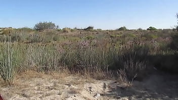 Enfin le premier contact avec la plage difficile de résister à la chaleur