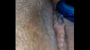 Vibrador hace que se moje