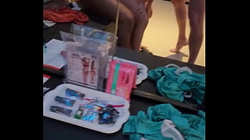 Esposa safada deu o cu para o amigo do marido