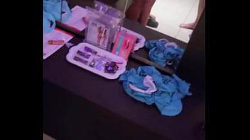 Esposa safada deu o cu para o amigo do marido