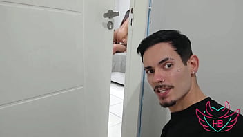 Fui visitar meu amigo e peguei ele no flagra com a esposa