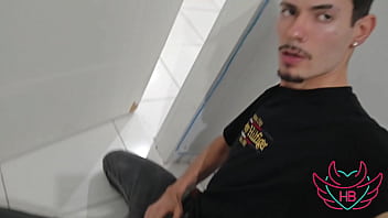 Fui visitar meu amigo e peguei ele no flagra com a esposa