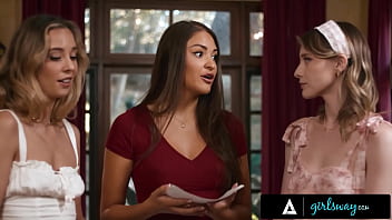 3 hot babes have amazing 3 way