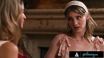 3 hot babes have amazing 3 way