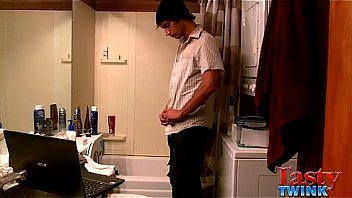 Tristan Hollister's Shower Fun thumbnail