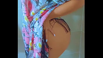 Glowing skin & tight thong—brazilian bombshell’s shower show