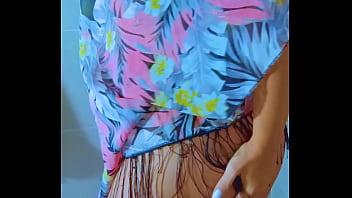 Glowing skin & tight thong—brazilian bombshell’s shower show