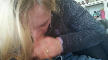 Sluttyblondlittlenastychick