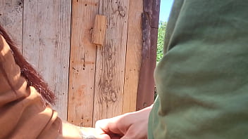 Flagrei a puta mijando e ela me chupou