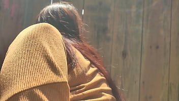 Flagrei a puta mijando e ela me chupou