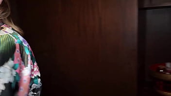 Un joi pov anal ou vous serez a la place de la bite que je m'occupe et prend