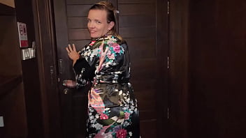 Un joi pov anal ou vous serez a la place de la bite que je m'occupe et prend