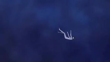 Bébé dans la machine