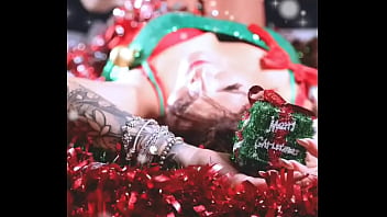 Did a little christmas photoshoot with msnaughyangel this weekend super cute groovylj