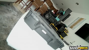 Paisley's dick sucking lips