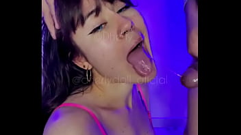 Como você descreve a sensação do seu pau entrando na boquinha de alguém