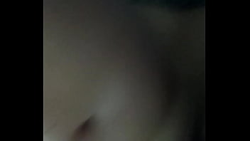 Pendeja se toca mientras se la meto