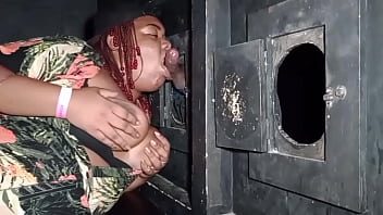 Minha cunhada safada mamou vários caras na festa sapeca com doidera de halloween Minha cunhada safada mamou vários caras na festa sapeca com doidera de halloween