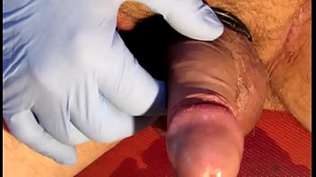 Piercing sul cazzo col sangue Piercing sul cazzo col sangue