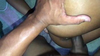 Comendo a meia irmã na casa dos pais