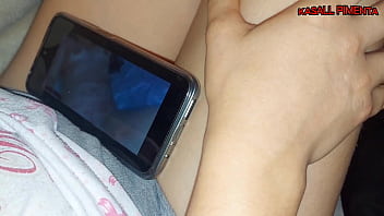 Isso que acontece quando meia irmã assiste porno buceta fica piscando branquinha nao resiste bate uma punheta e pede para fuder gostoso ate sua buceta gozar