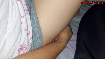 Isso que acontece quando meia irmã assiste porno buceta fica piscando branquinha nao resiste bate uma punheta e pede para fuder gostoso ate sua buceta gozar