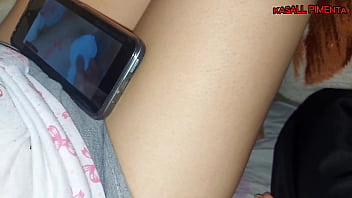 Isso que acontece quando meia irmã assiste porno buceta fica piscando branquinha nao resiste bate uma punheta e pede para fuder gostoso ate sua buceta gozar