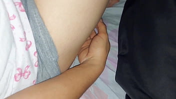 Isso que acontece quando meia irmã assiste porno buceta fica piscando branquinha nao resiste bate uma punheta e pede para fuder gostoso ate sua buceta gozar