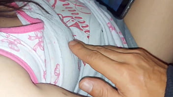 Isso que acontece quando meia irmã assiste porno buceta fica piscando branquinha nao resiste bate uma punheta e pede para fuder gostoso ate sua buceta gozar