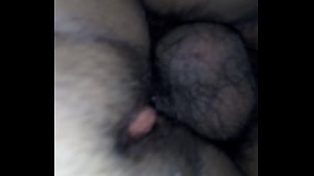 Metiendo pinga hasta llenarla