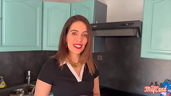 Joy coquine en manque se poutrer par une belle bite