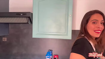 Joy coquine en manque se poutrer par une belle bite