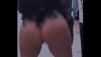 Baila frente a la camara desnuda