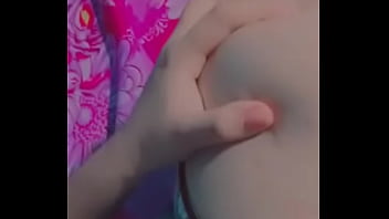 Mi ex enseñando su gran culote