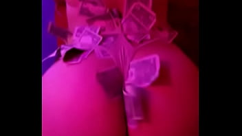 Culo con dinero
