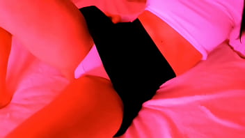 El vibrador me hizo retorcerme como una serpiente y estornudar El vibrador me hizo retorcerme como una serpiente y estornudar