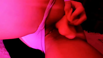 El vibrador me hizo retorcerme como una serpiente y estornudar