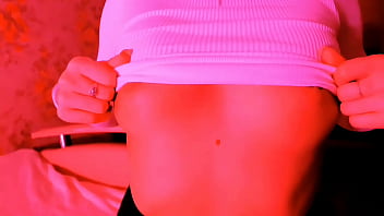 El vibrador me hizo retorcerme como una serpiente y estornudar