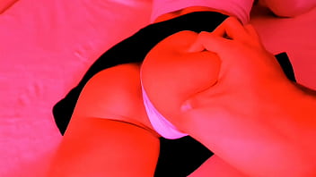 El vibrador me hizo retorcerme como una serpiente y estornudar