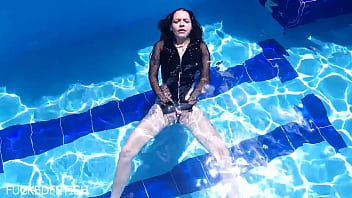 Latex body underwater jessica bunny