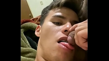 Hetero Curioso Peludo Se Viene En Mi Boca thumbnail