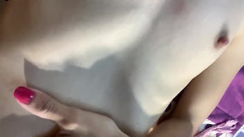 Akira sanches acorda com fogo no cú e pega o primo binho hot